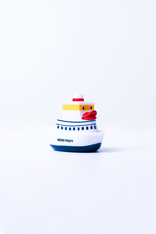 Quietscheente in Schiffform