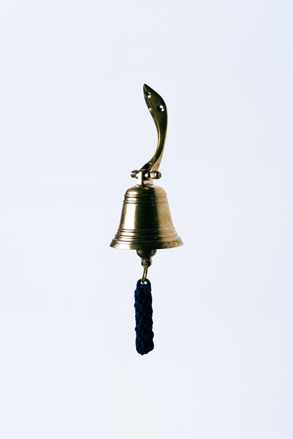 Schiffglocke aus Messing mit Kordel 