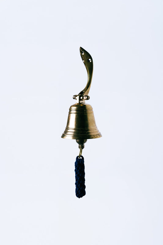 Schiffglocke aus Messing mit Kordel 