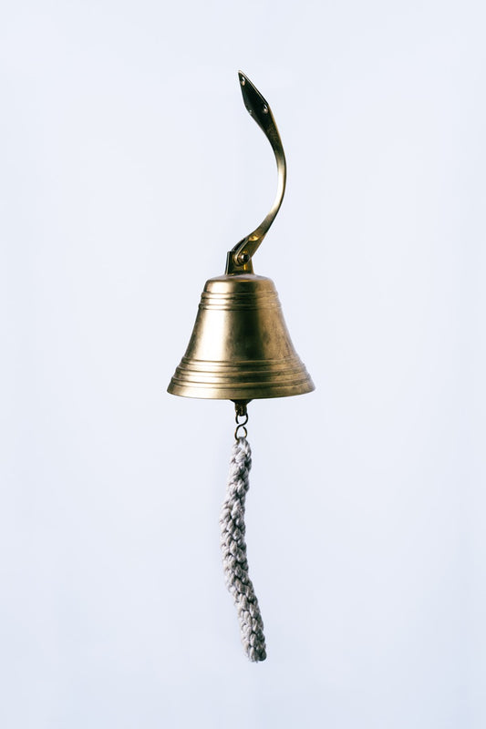 Schiffglocke aus Messing mit Kordel 