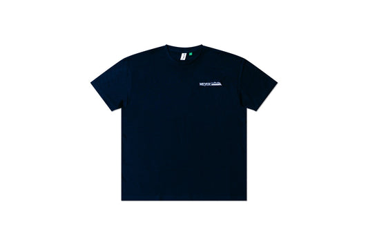 Blaues T-Shirt mit weißem Stick 